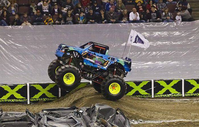 Dziecko za kierownicą Monster Trucka 2