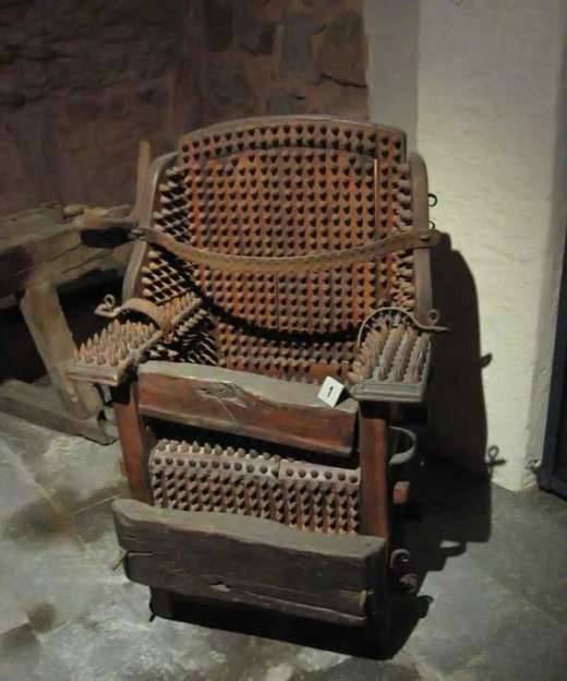 Narzędzia tortur 11