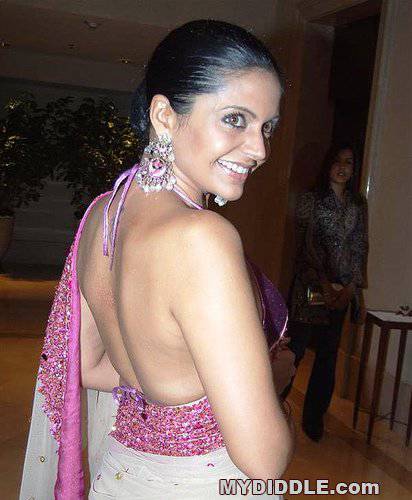 Sexy Bare Backs of Bollywood Actress