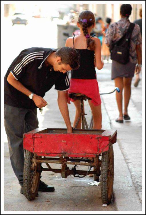 Cuba: ''Los Juguetes y los Niños'' Cuba: ''Los Juguetes y los Niños''